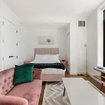 Modern Studio Oasis With High End Amenities
